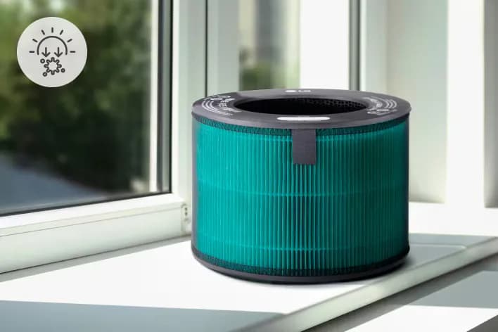 Pet-friendly air with light-powered freshness